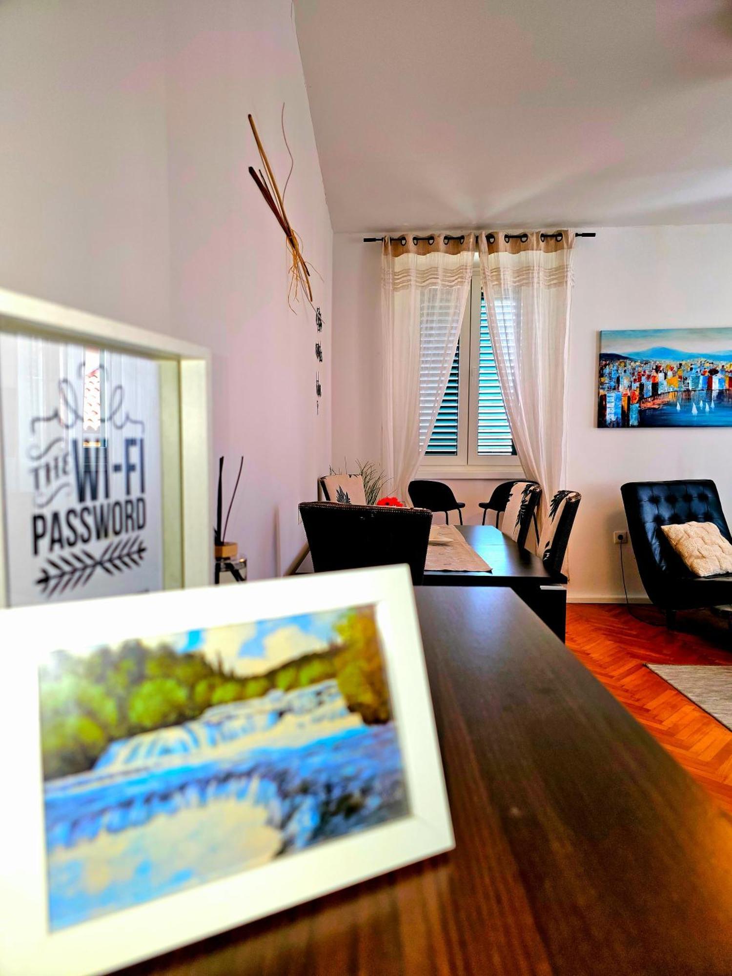 Apartman Square View ชิเบนิก ภายนอก รูปภาพ