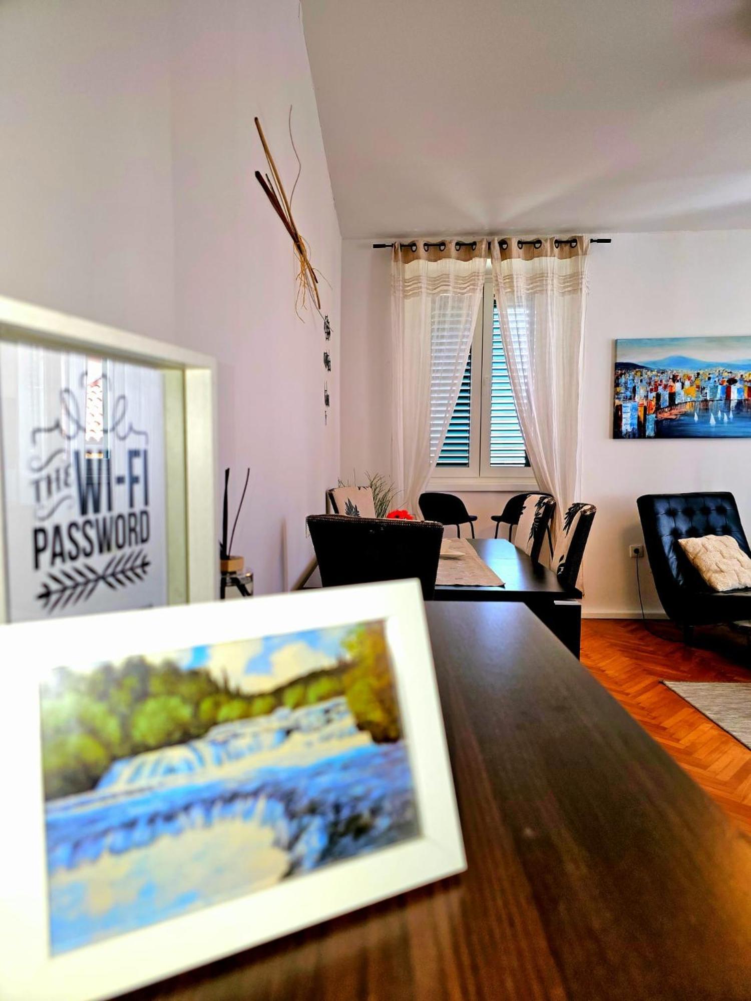 Apartman Square View ชิเบนิก ภายนอก รูปภาพ